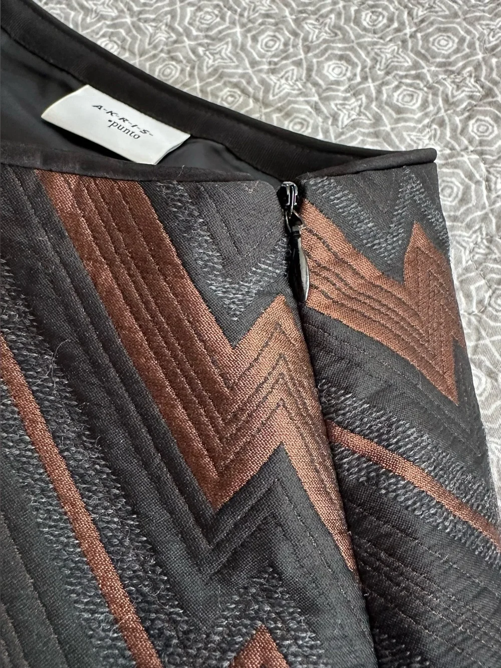 Akris Punto Copper Black Gray A-Line Skirt Herringbone Chevron Jacquard Size 6